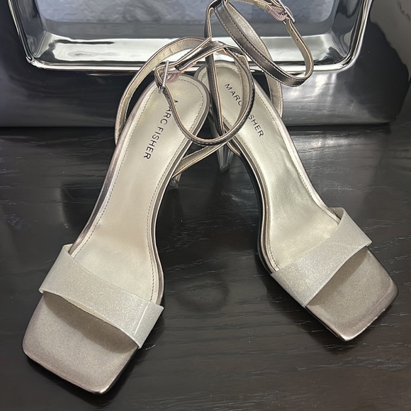 Marc fisher silver heels - Picture 2 of 4